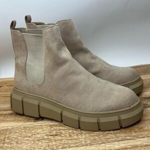 BP Niya Chelsea Boot sz 8